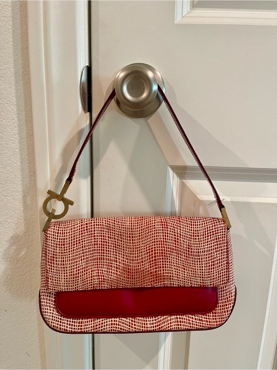 Salvatore Ferragamo Handbags - Salvatore Ferragamo Gancini Shoulder Bag Beige Red Leather